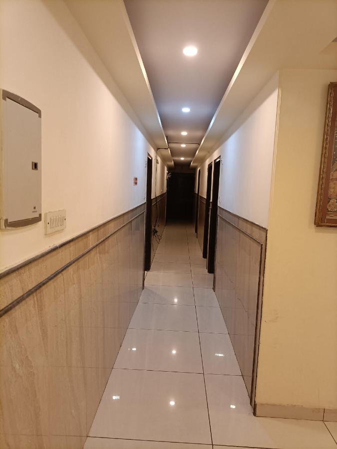 Airport Hotel Breeze Ню Делхи Екстериор снимка