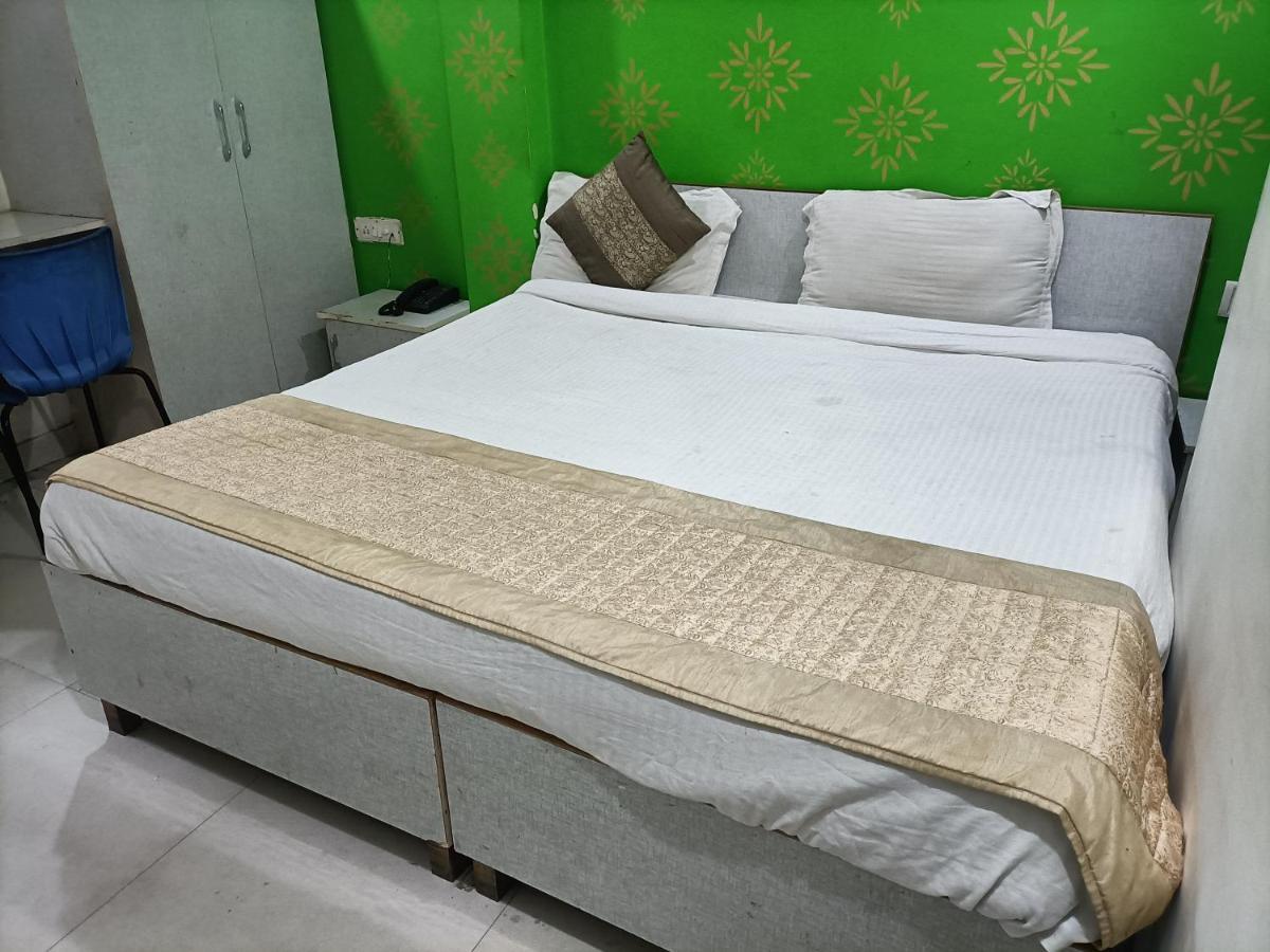 Airport Hotel Breeze Ню Делхи Екстериор снимка